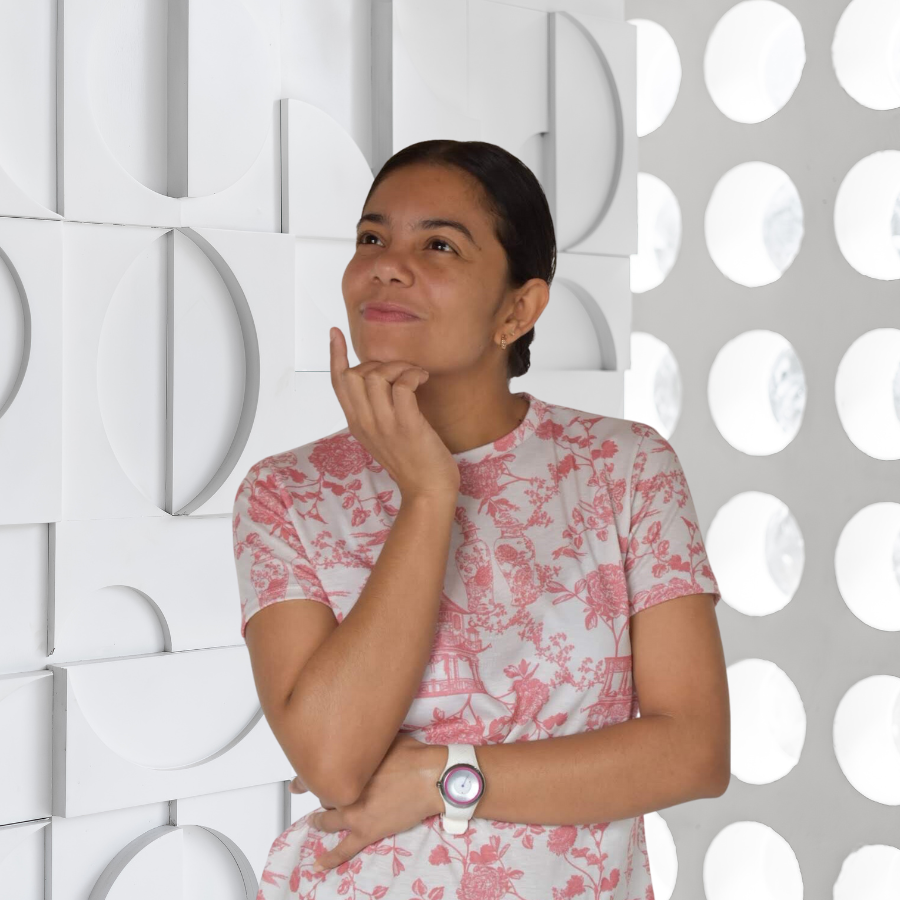 Soy Marcela Obando y soy estudiante de Diseño Industrial.